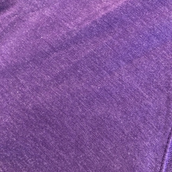 V-neck graphic tee - Picture 4 of 4